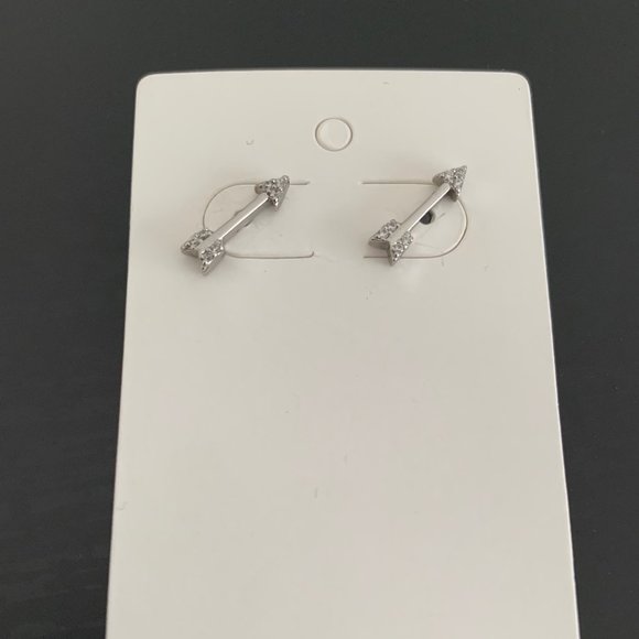 NWT Banana Republic Arrow Diamond Silver Earrings - Picture 2 of 4
